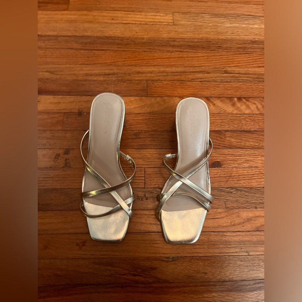 The drop strappy gold metallic block heels size 7.5